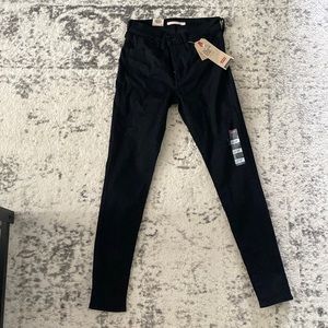 Brand New Levi Skinny Jeans. Women’s size 6
